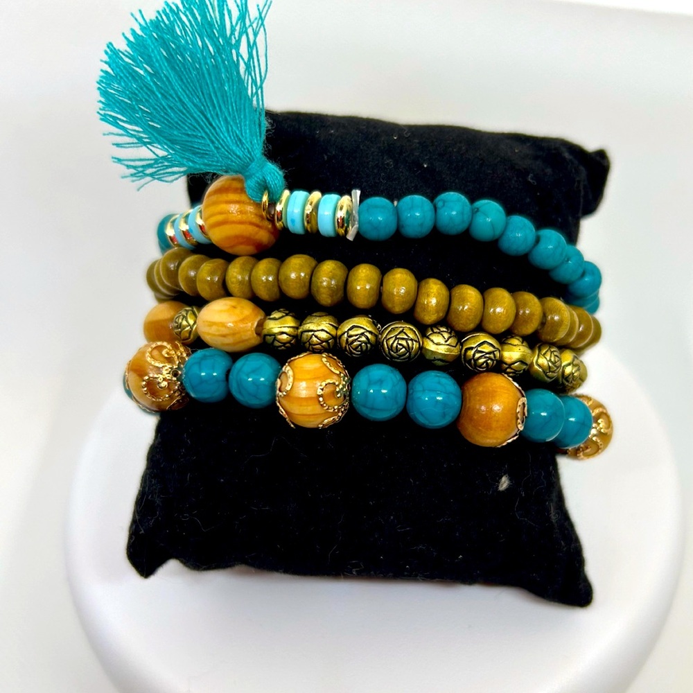 🇨🇦Bundle of 4 beaded Bracelets